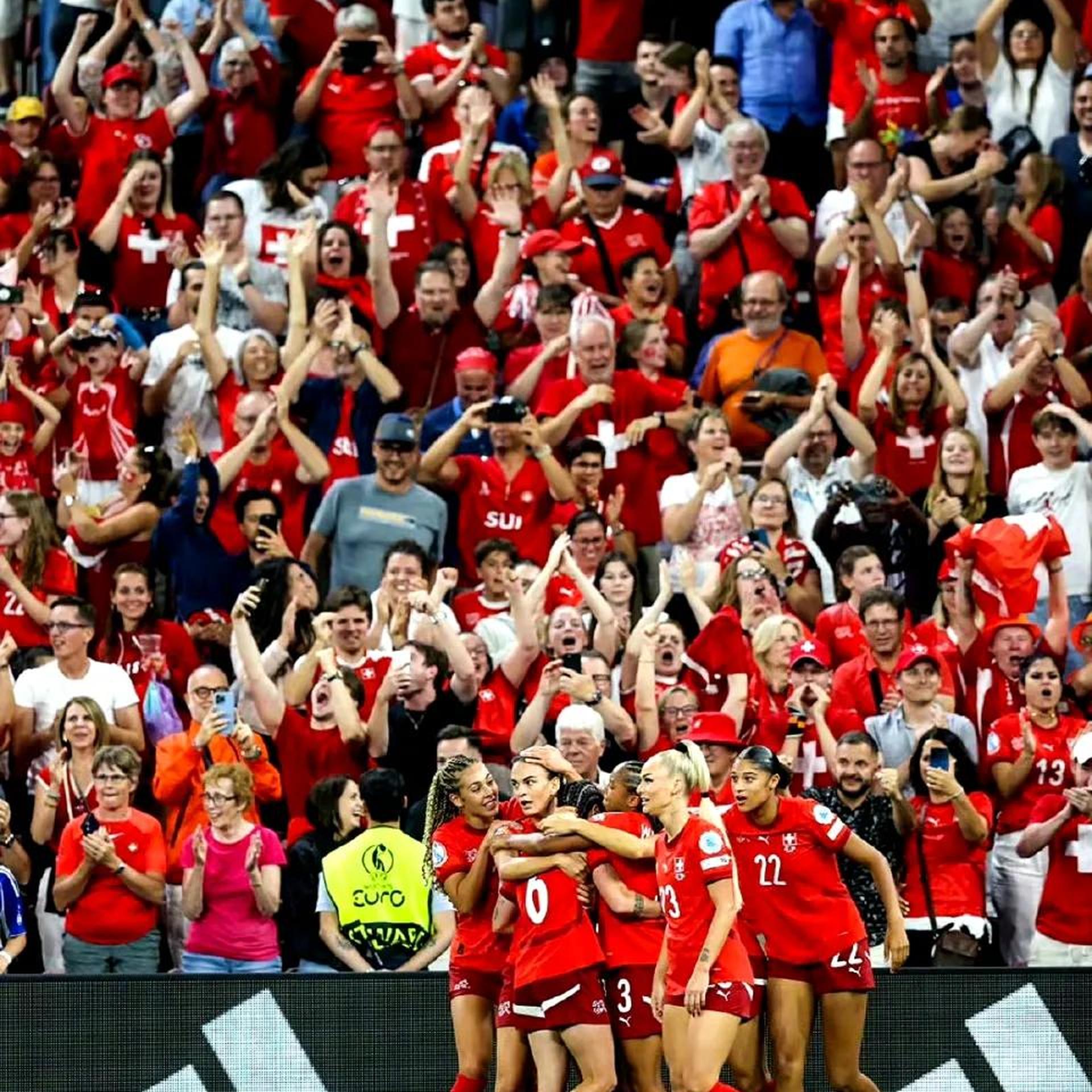 沙巴体育赛事资讯-精彩：女足比赛欧洲杯冠军奖杯花落谁家